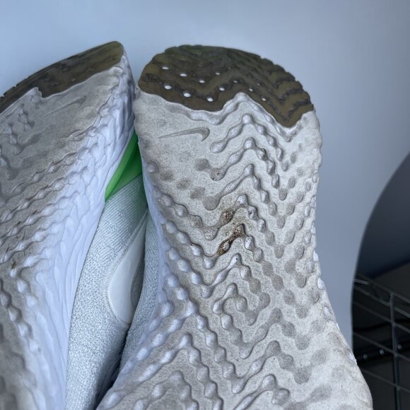 Nike Shoes Mens Epic React Flyknit 2 White Size 13 US Running  BQ8928-100 - Picture 11 of 16